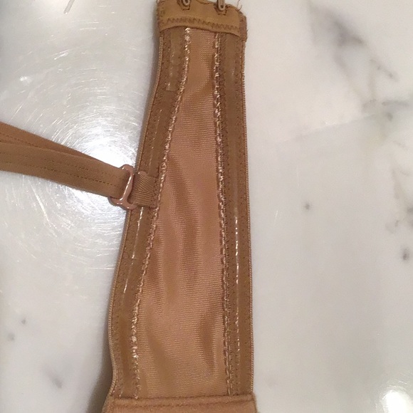 NUDE LIGHTLY-PADDED CONVERTIBLE SEAMLESS BRA - Picture 3 of 3